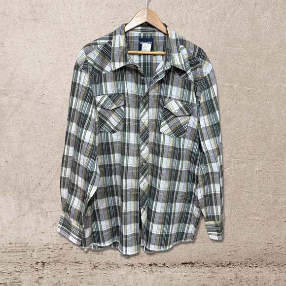 Wrangler Other - Wrangler plaid button down shirt